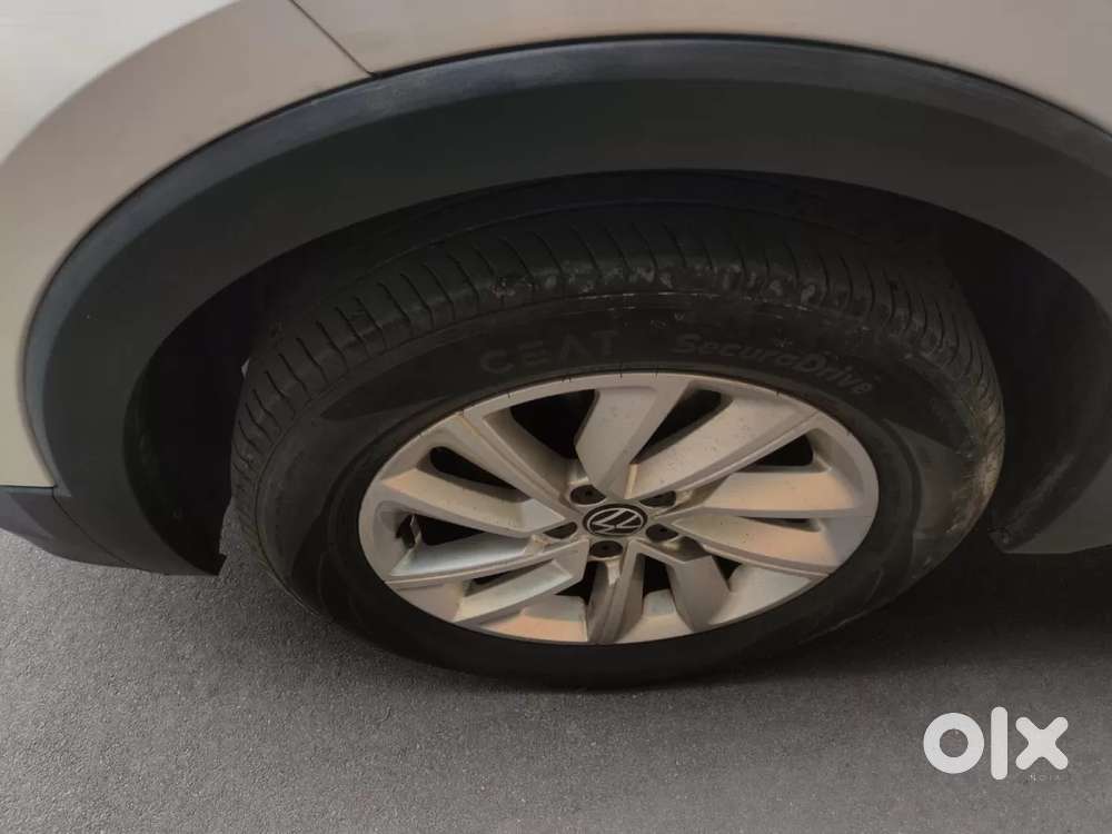 Volkswagen Taigun 1.0 Tsi Highline At, 2022, Petrol