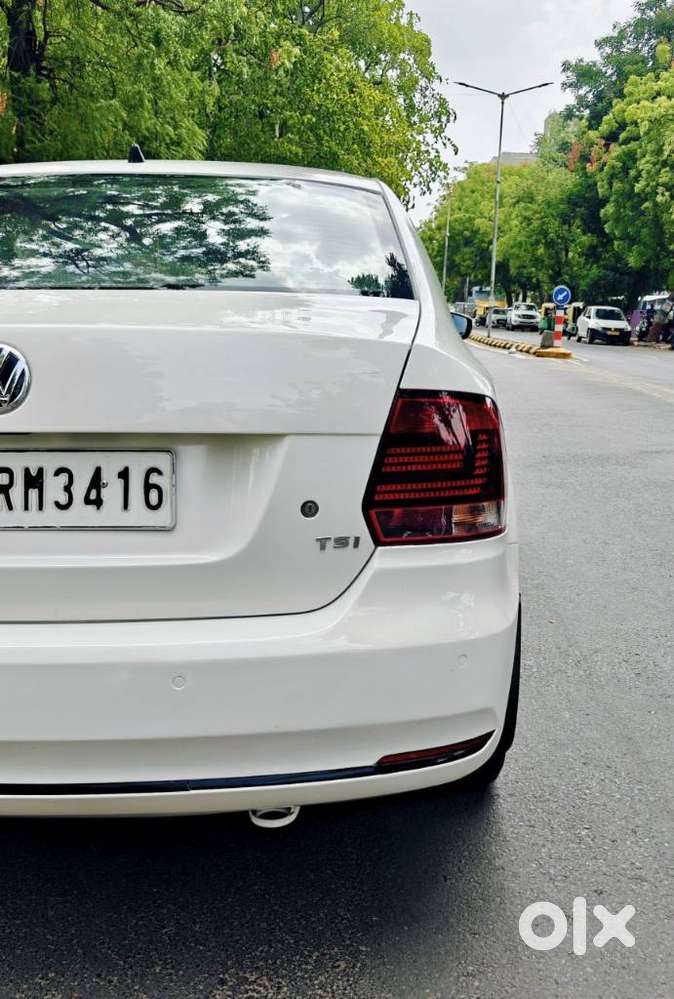 Volkswagen Vento 1.2 Tsi Comfortline At, 2015, Petrol