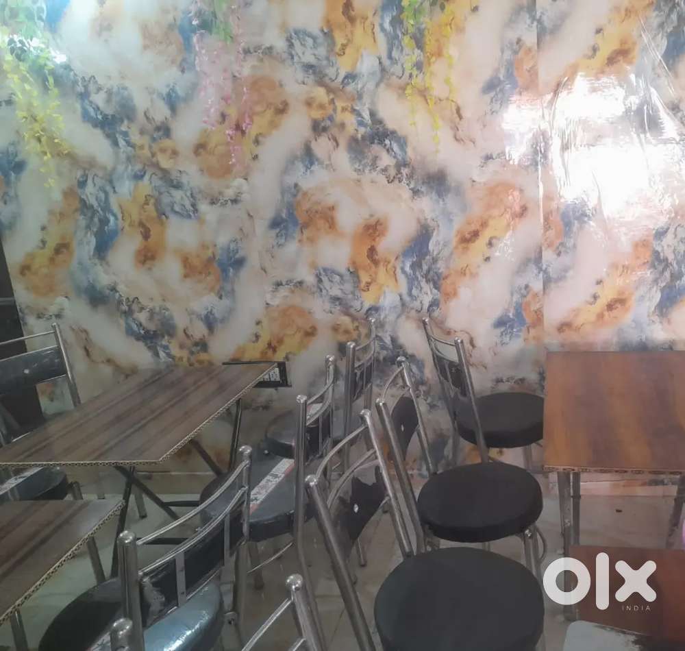 Restaurant ke sare saman ke sath rent par dena hai