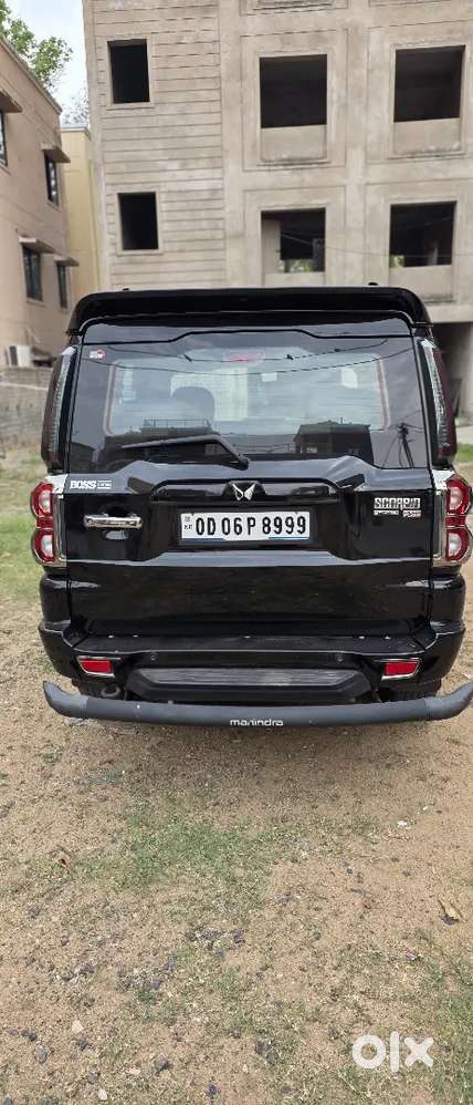 Mahindra Scorpio S11 Boss Edition Black Colour Captain Seat