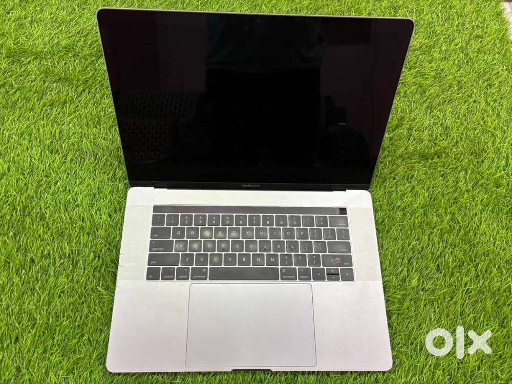 Apple MacBook Pro 15.4" A1990 MR932LL/A (Mid 2018) Retina True Tone