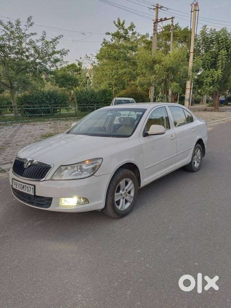 Skoda Laura Ambiente 2.0 Tdi Cr Manual, 2013, Diesel
