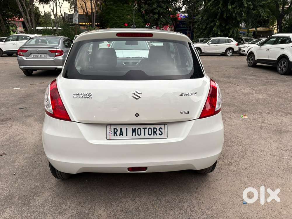 Maruti Suzuki Swift Vxi Abs Bsiv, 2015, Petrol