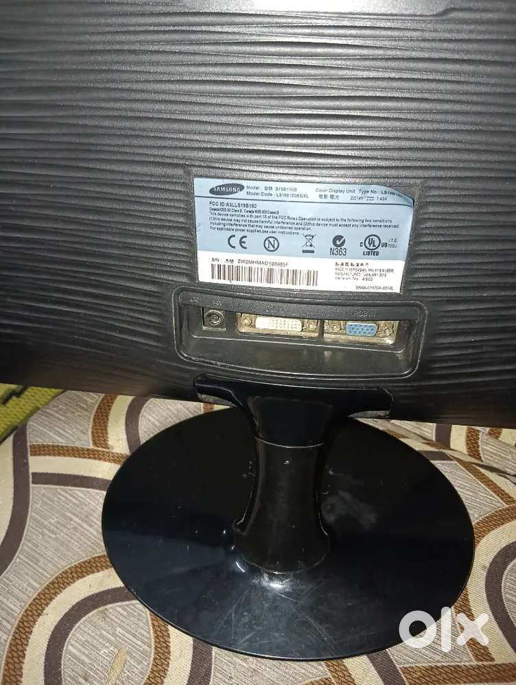 Samsung 19 inch monitor with adaptor