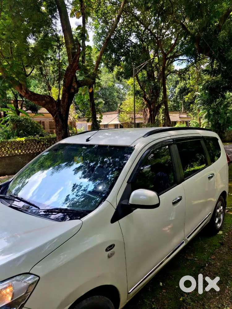 8 Seater Renault Lodgy 2015 Diesel 33000 Km Driven