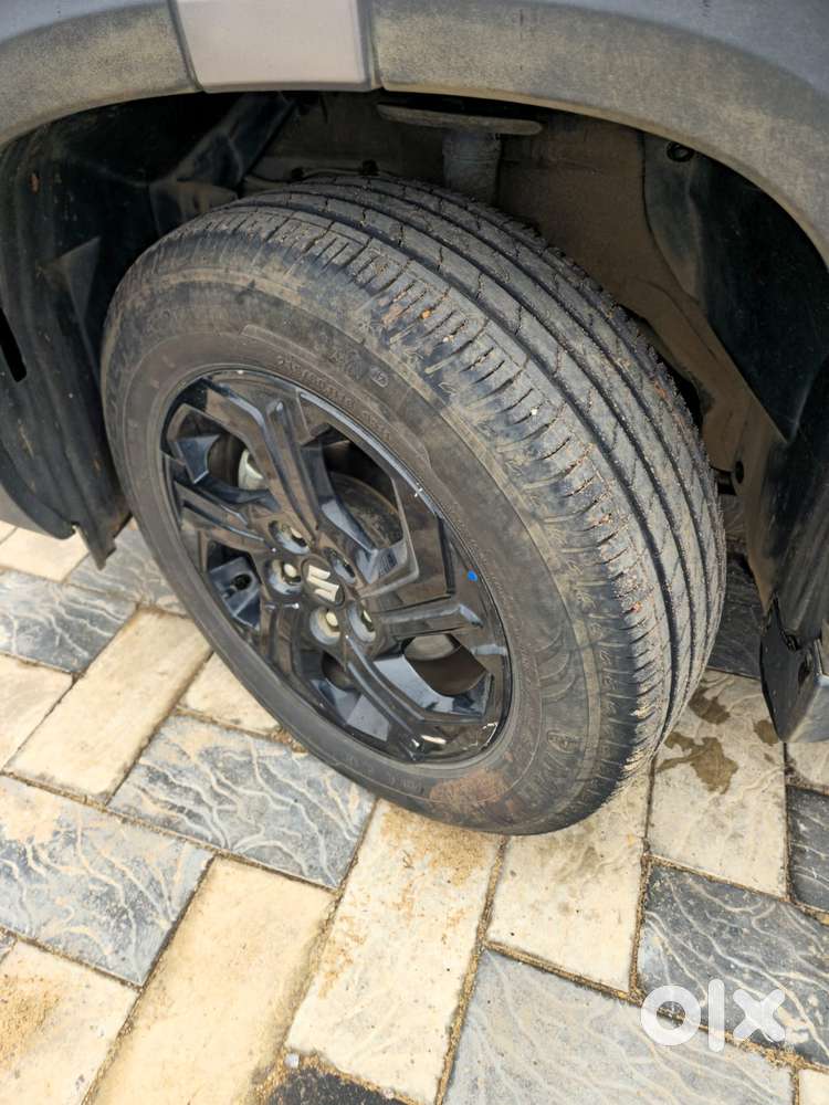 Maruti Suzuki Brezza 1.5 Zxi At Smart Hybrid Dual Tone, 2024, Petrol