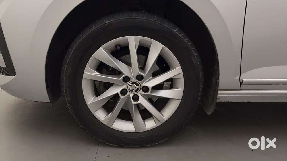 Skoda Slavia Ambition 1.0l Tsi At, 2022, Petrol