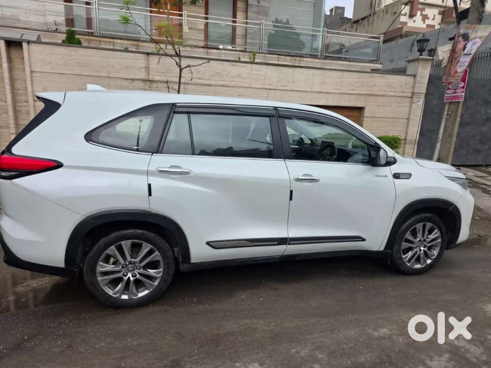 Toyota Innova Hycross 2.0 Zx Hybrid 7 Str, 2024, Petrol