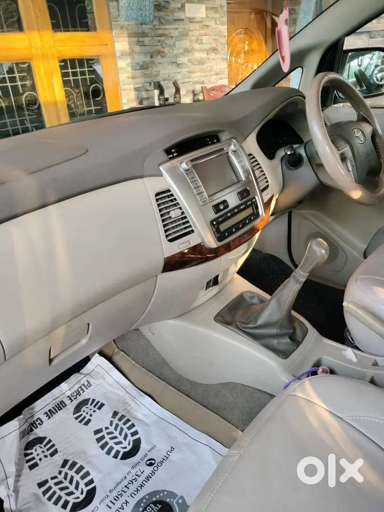 Toyota Innova 2014  2.5 V 7 Seater Diesel 105000 Km Driven