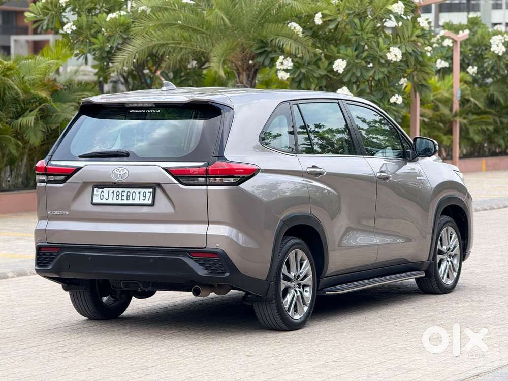Toyota Innova Hycross 2.0 Zx Hybrid 7 Str, 2023, Petrol