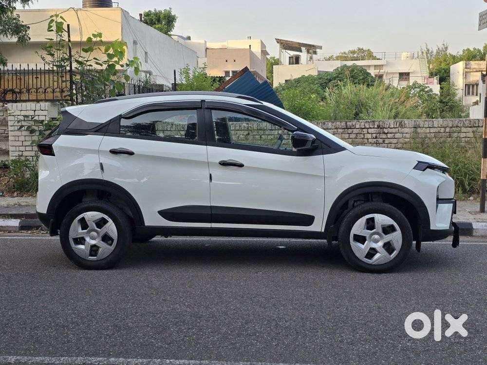 Tata Nexon Pure 1.2 Revotron Petrol 6 Mt, 2024, Petrol