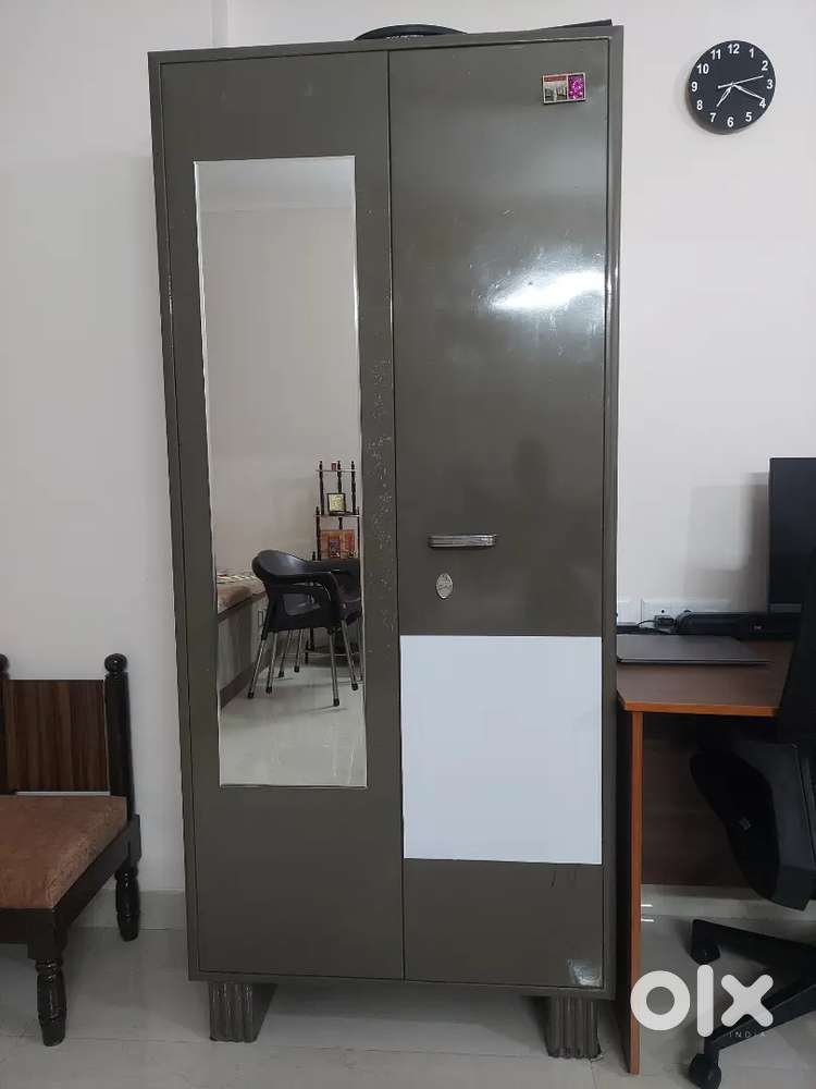 Steel Almirah 6-1/2 x 3 x 2 feet