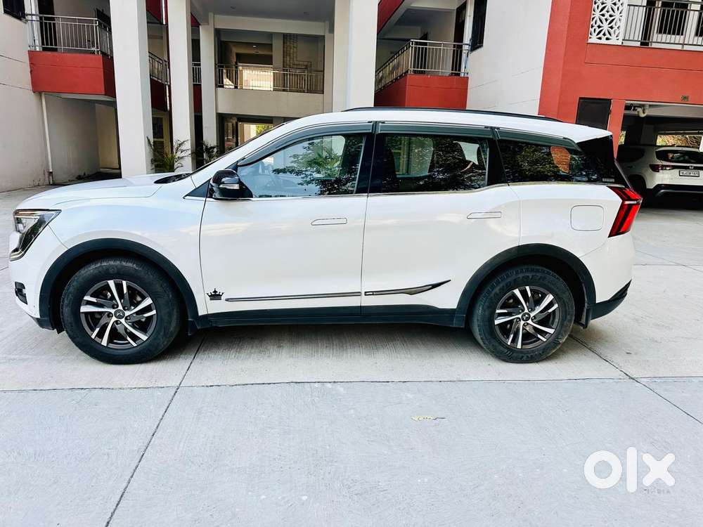 Mahindra Xuv700 2.0 Ax 5 Petrol Mt 7 Str, 2022, Petrol