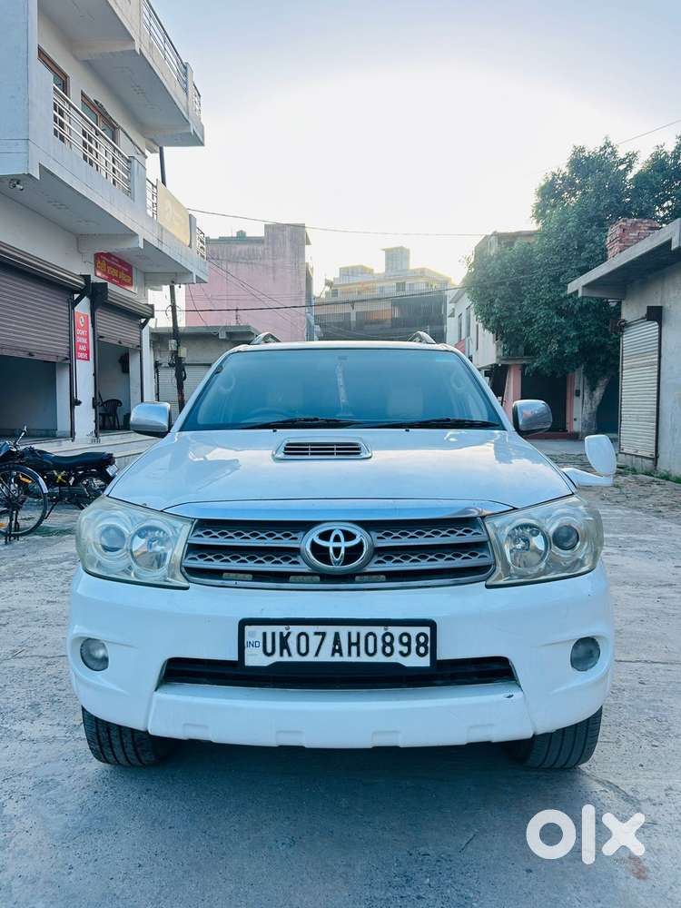 Toyota Fortuner 3.0 4x4 Manual, 2011, Diesel
