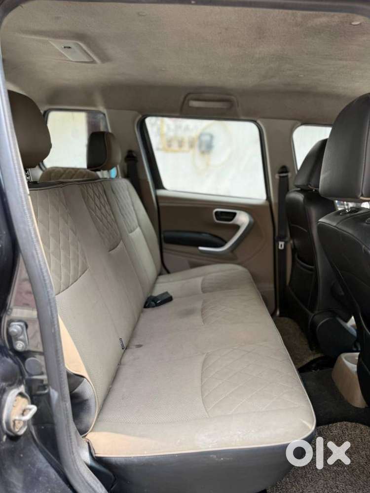 Mahindra Tuv 300 T10, 2018, Diesel