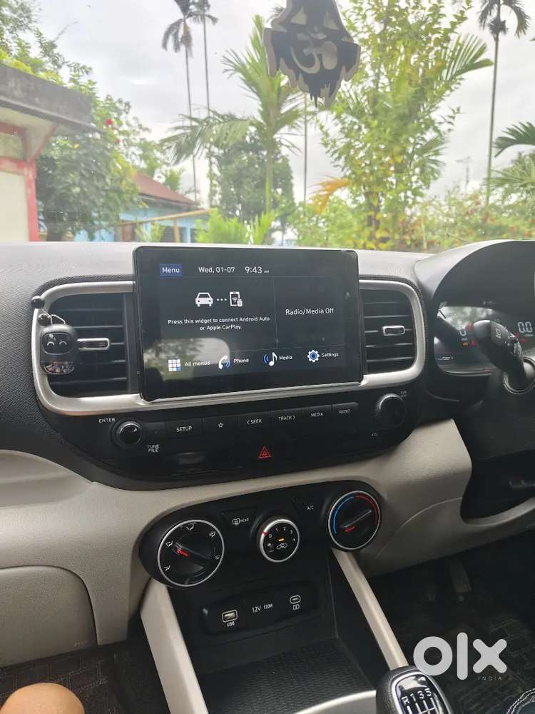 Hyundai Venue 2024 Petrol Well Maintained