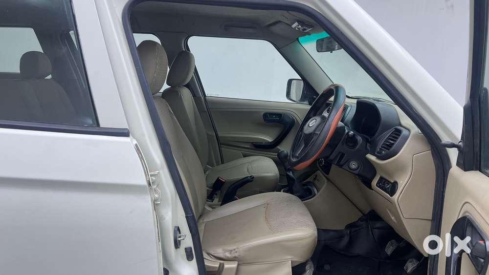 Mahindra Tuv 300 T6, 2017, Diesel