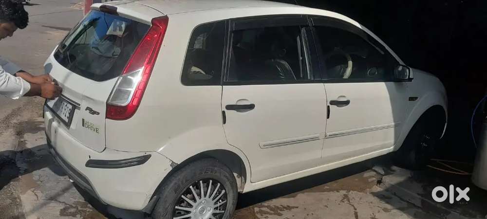 Ford Figo Titanium Petrol 2014