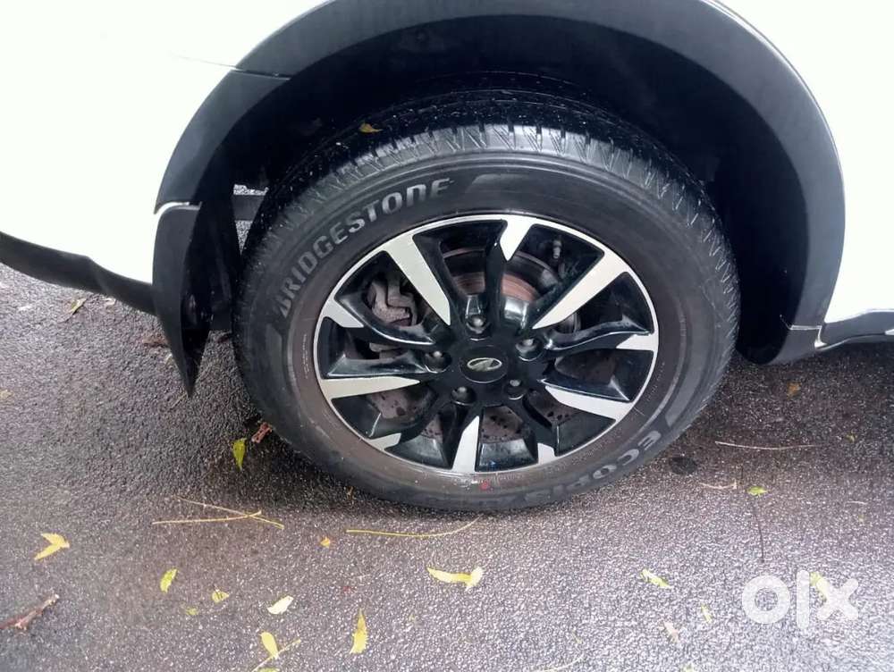 Mahindra Xuv500 W11 Sunroof  2019 Diesel  30000 Km Drivenrj27