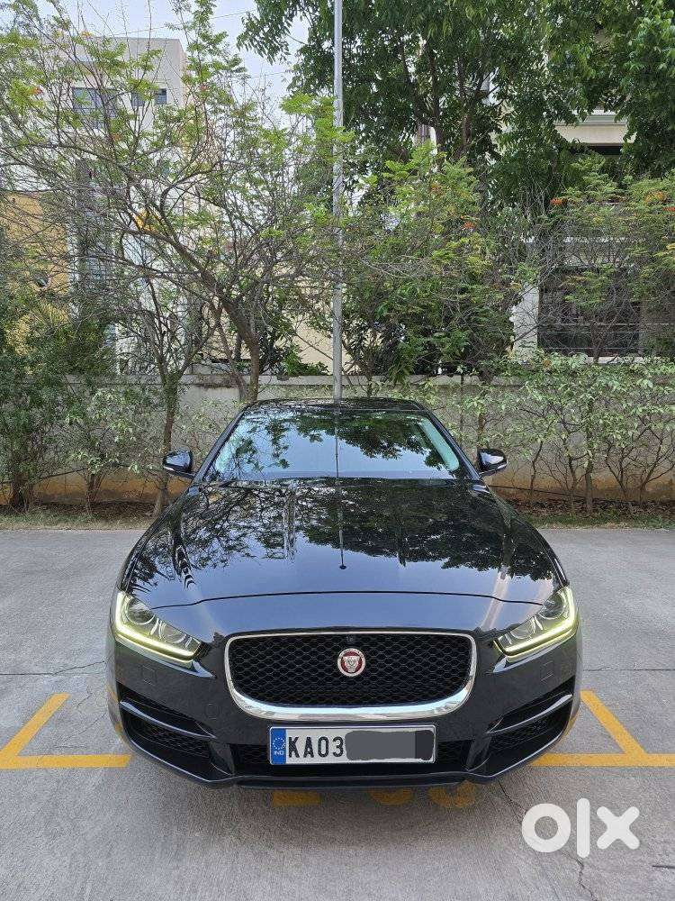 Jaguar Xe Portfolio, 2017, Petrol