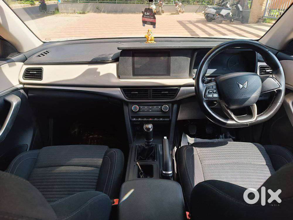 Mahindra Xuv700 Mx Diesel Mt 5 Str (e), 2022, Diesel