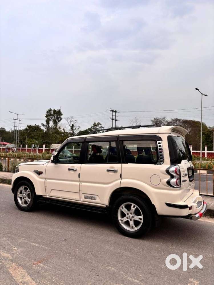 Mahindra Scorpio S10, 2016, Petrol