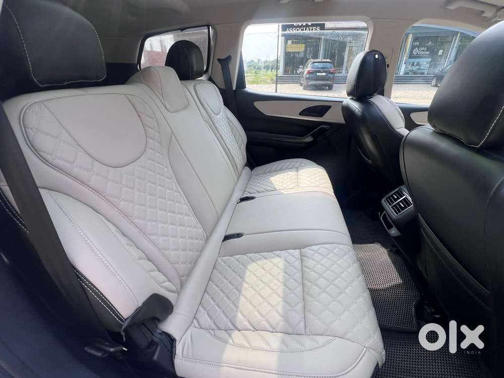 Mahindra Xuv700 2.2 Ax 5 Diesel At Str, 2022, Diesel