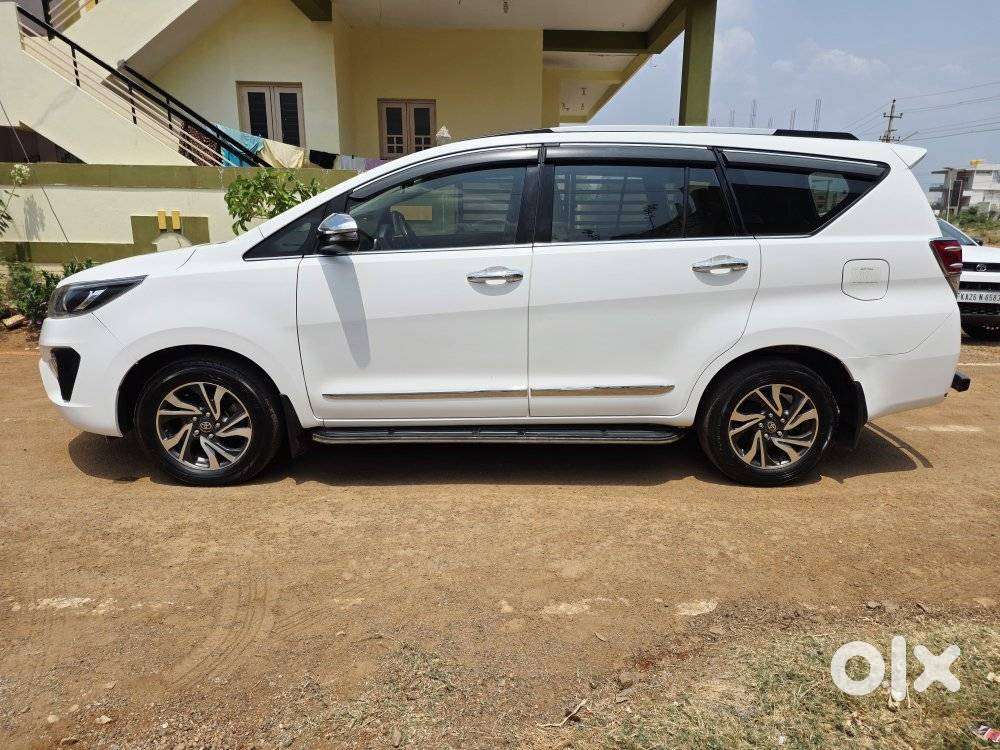 Toyota Innova Crysta 2.4 V 8 Str, 2022, Diesel