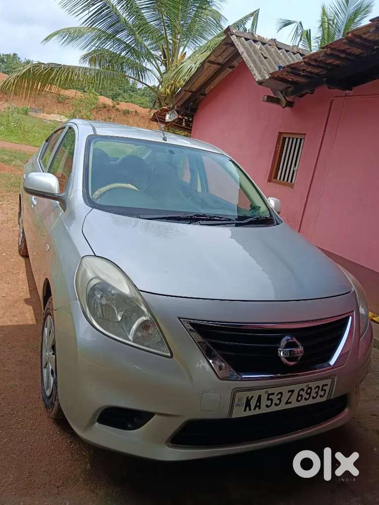 Nissan Sunny 2012