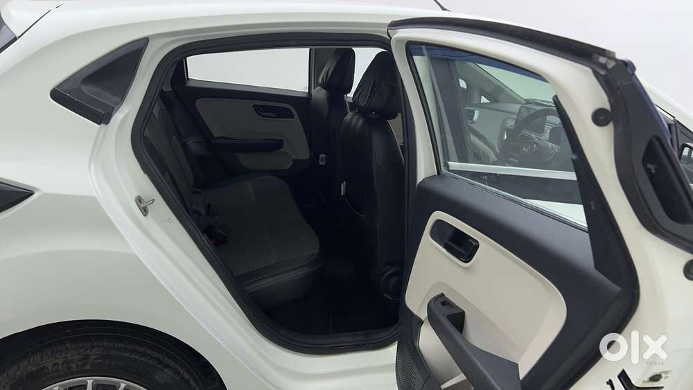 Tata Altroz 1.2 Xt, 2022, Petrol