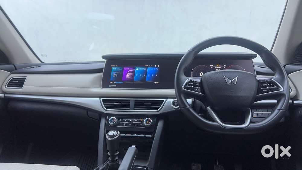 Mahindra Xuv700 2.0 Ax 7 Petrol Mt Str, 2024, Petrol