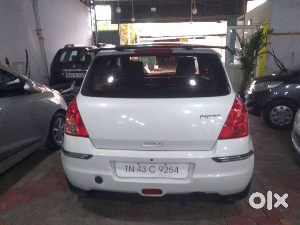 Maruti Suzuki Swift Lxi Bsiv, 2010, Petrol