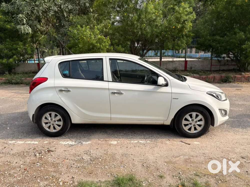 Hyundai I20 1.2 Asta 2013 September Model Top Variant Lady Driven Car.