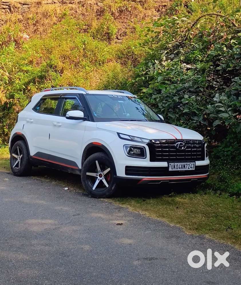 Venue Sx Mt 2nd Top Model With Automatic Climate Controls, Sunroof.