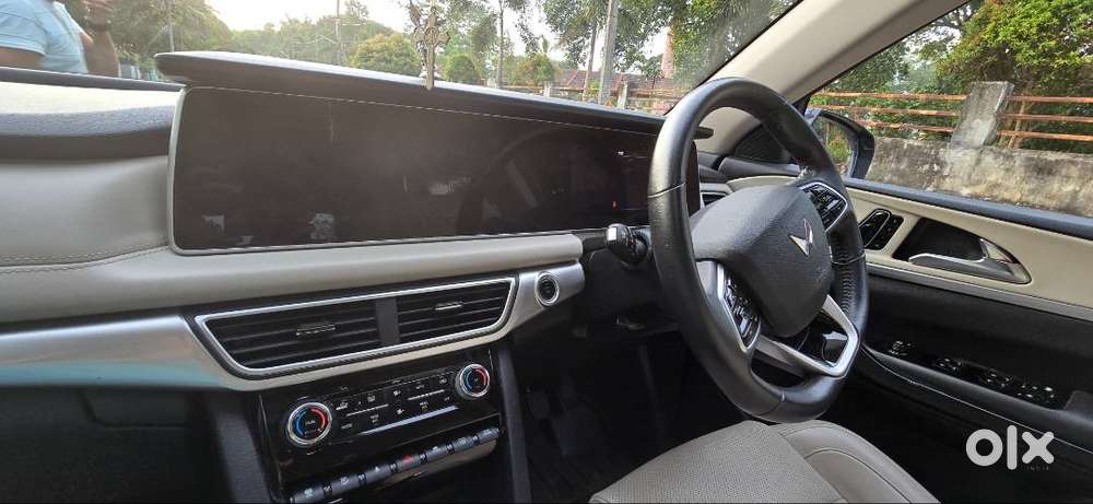 2022 Mahindra Xuv700 Ax7 Diesel Manual | 1st Owner | 50,000 Km