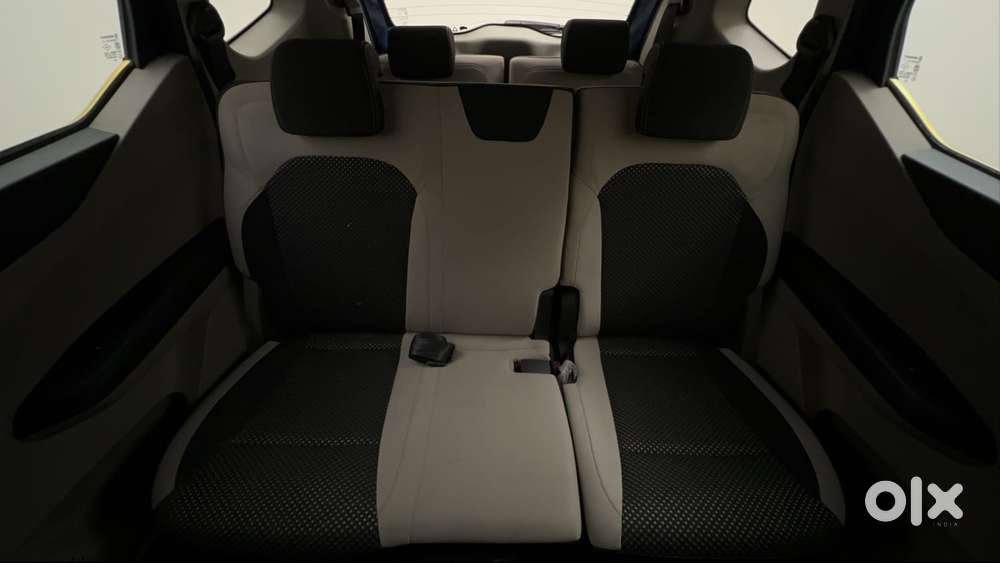 Renault Triber Rxz, 2022, Petrol