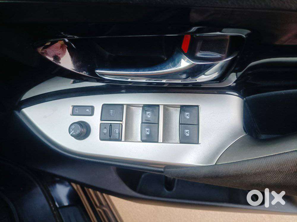 Toyota Innova Crysta 2.4 V 7 Str, 2024