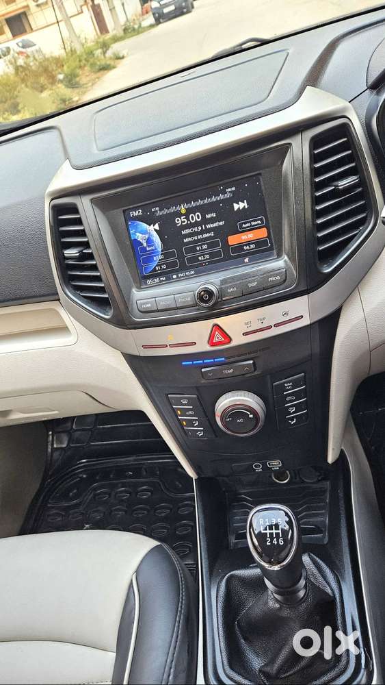 Xuv 300 W6 Diesel Manual Gear Deiven 77500kms Excellent Condition