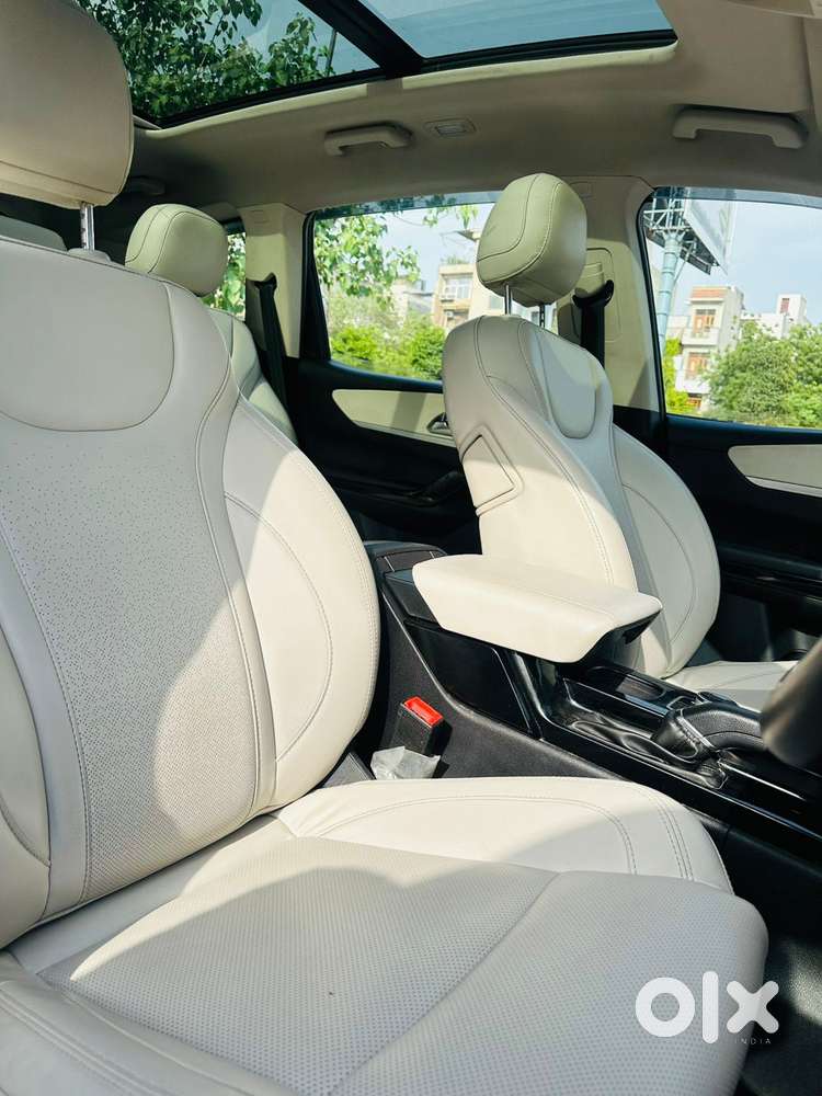 Mahindra Xuv700 2.0 Ax 7 Petrol At Str, 2022, Petrol