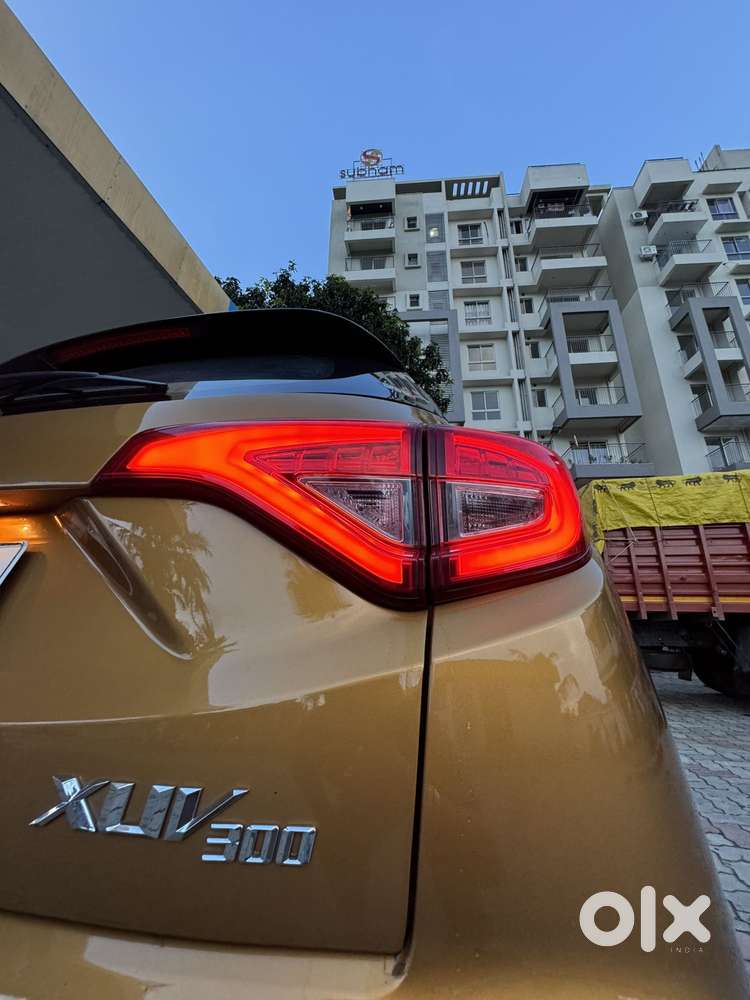 Mahindra Xuv300 W8 Option Dual Tone, 2023, Petrol
