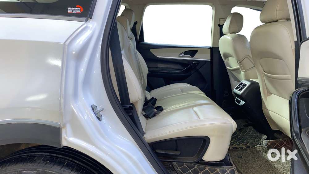 Mahindra Xuv700 2.0 Ax 7 Petrol Mt Str, 2021, Petrol