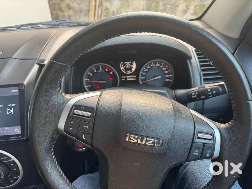 Isuzu V-cross 2023 Diesel Well Maintained