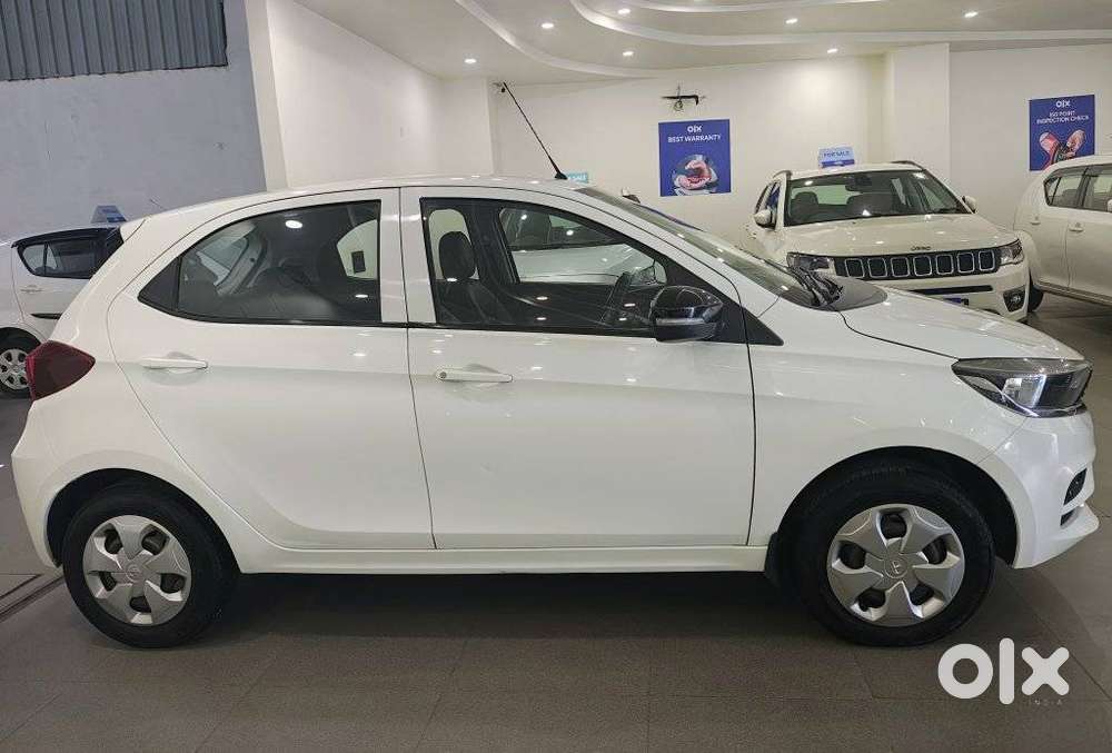 Tata Tiago 1.2 Revotron Xt (o), 2022, Petrol