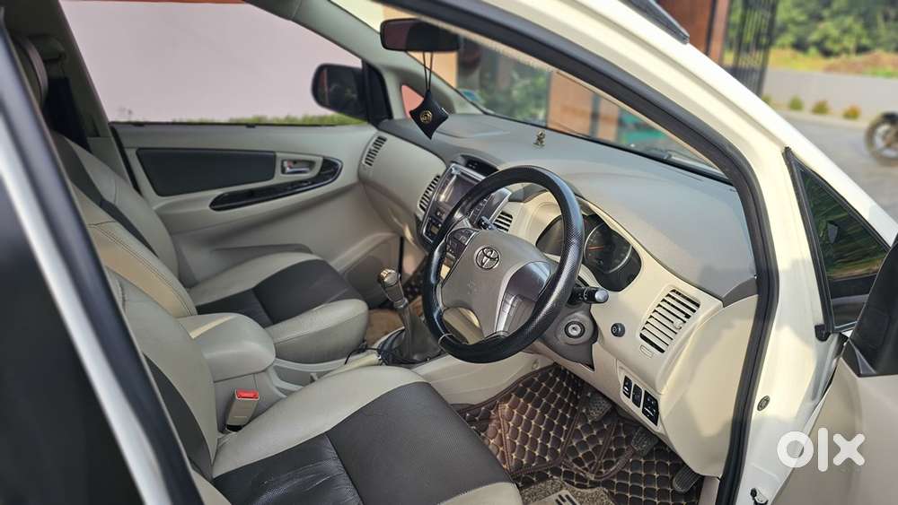 Toyota Innova 2.5 Z 2014