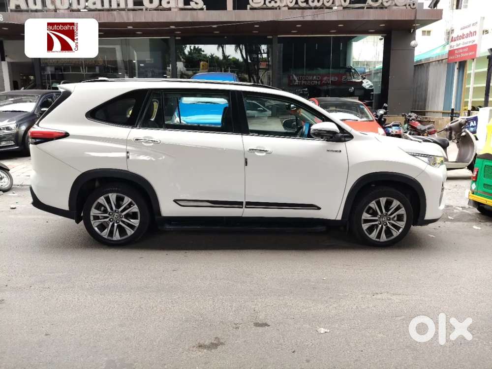 Toyota Innova Hycross 2.0 Zx Hybrid 7 Str, 2023, Petrol