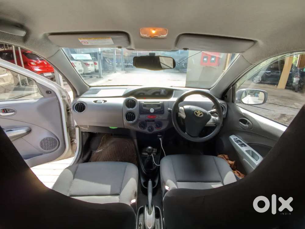 Toyota Etios 1.5 V 2012