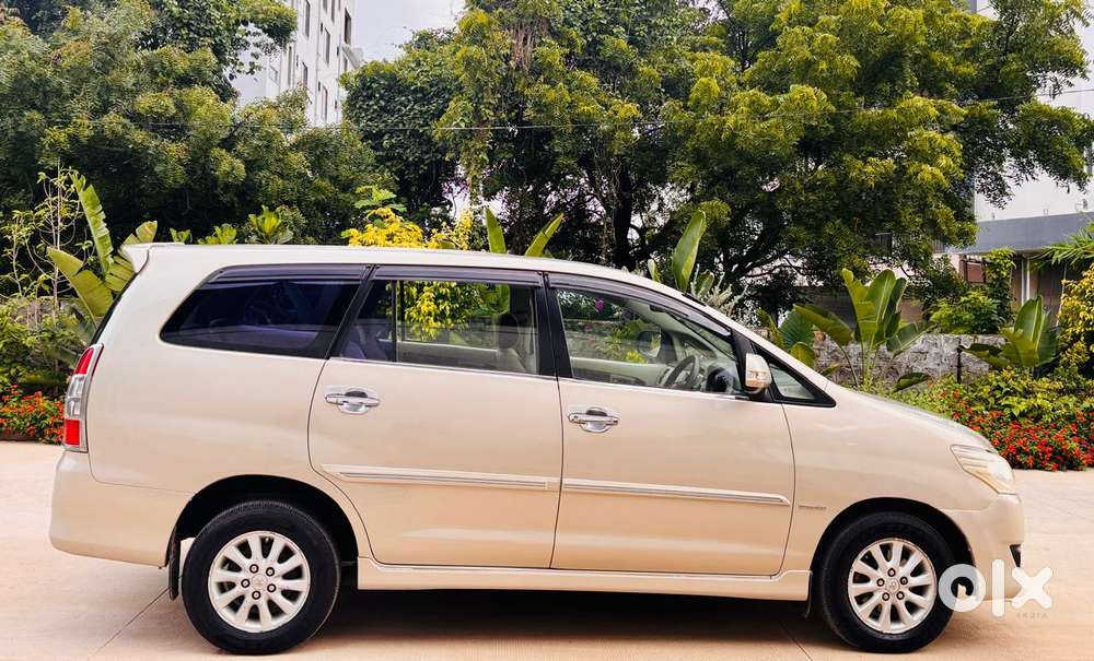 Toyota Innova 2.5 Ev Diesel Ms 8 Str Bsiii, 2012, Diesel