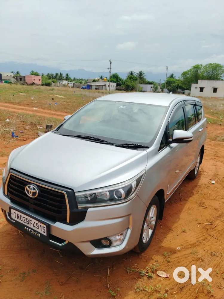 Toyota Innova Crysta 2.4 V 2016