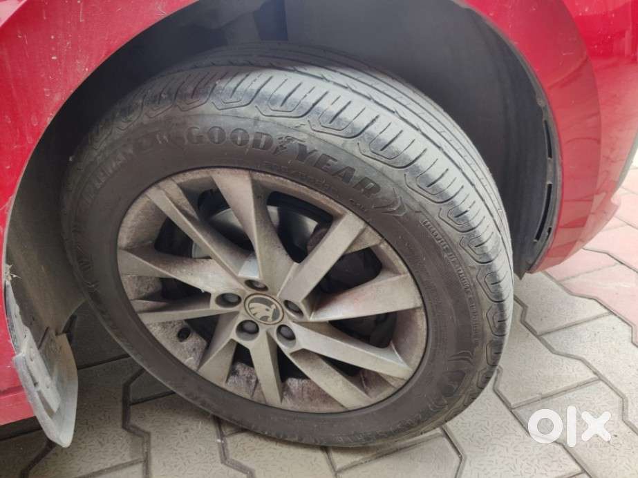 Skoda Slavia Ambition 1.0l Tsi At, 2022, Petrol