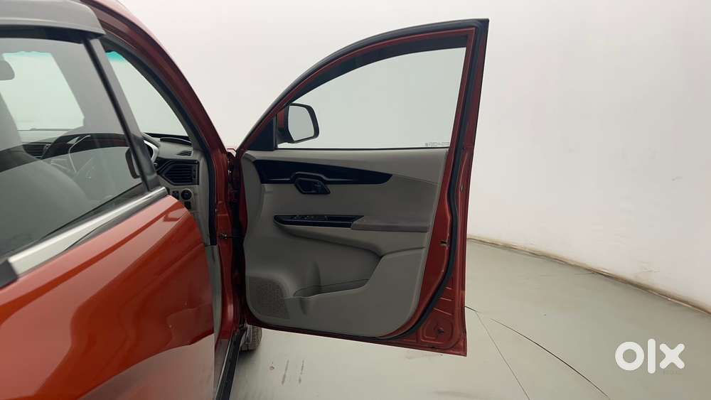 Mahindra Kuv 100 Mfalcon G80 K6 Plus, 2017, Petrol